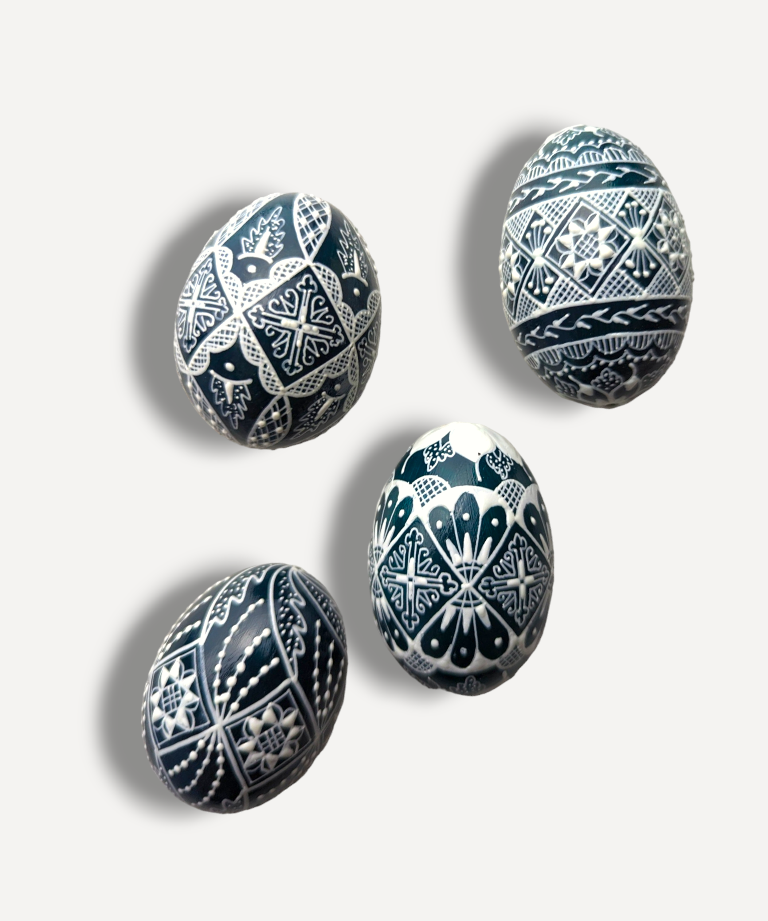 Casa_De_Folklore_Deep_Green_Hand-Decorated_Egg_Easter_Egg_1