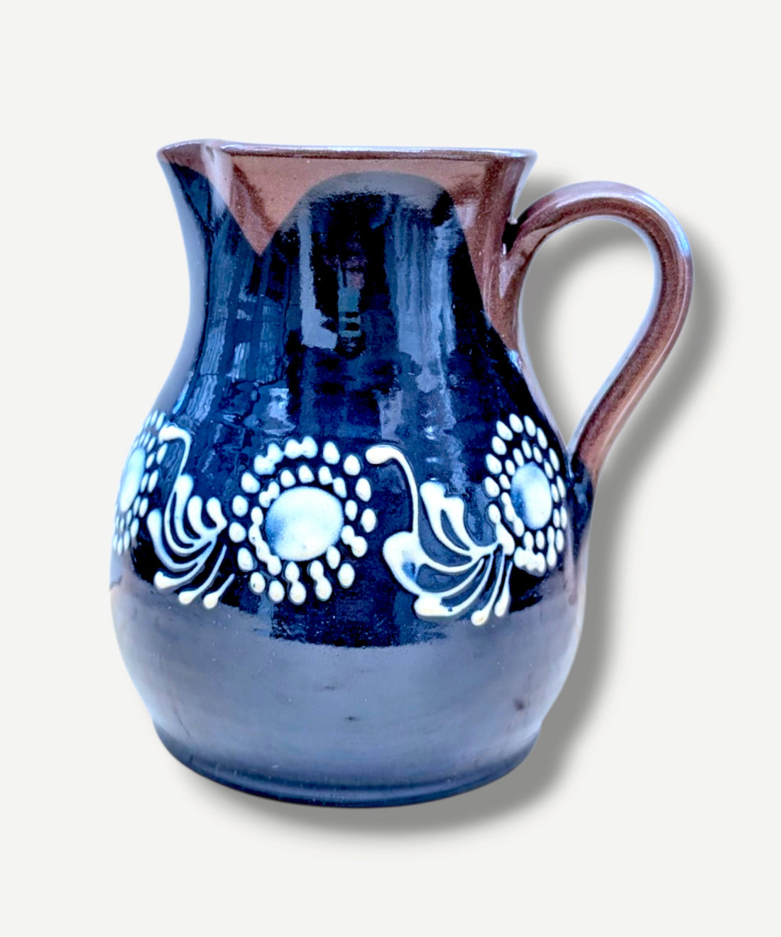 Handmade white Romanian earthenware vase with cobalt-blue geometric waves, scalloped bands and botanical decoration.
