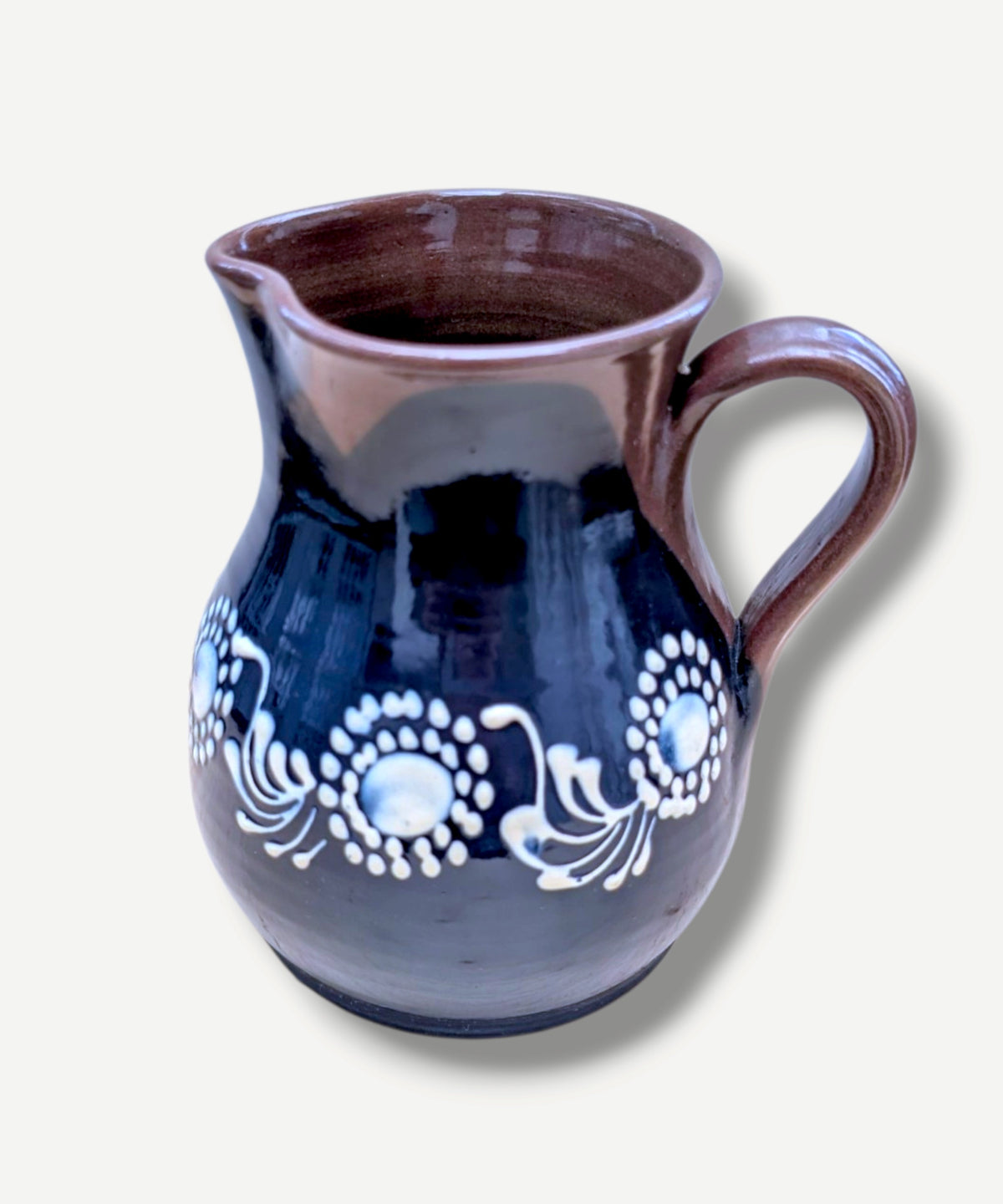 Handmade white Romanian earthenware vase with cobalt-blue geometric waves, scalloped bands and botanical decoration.