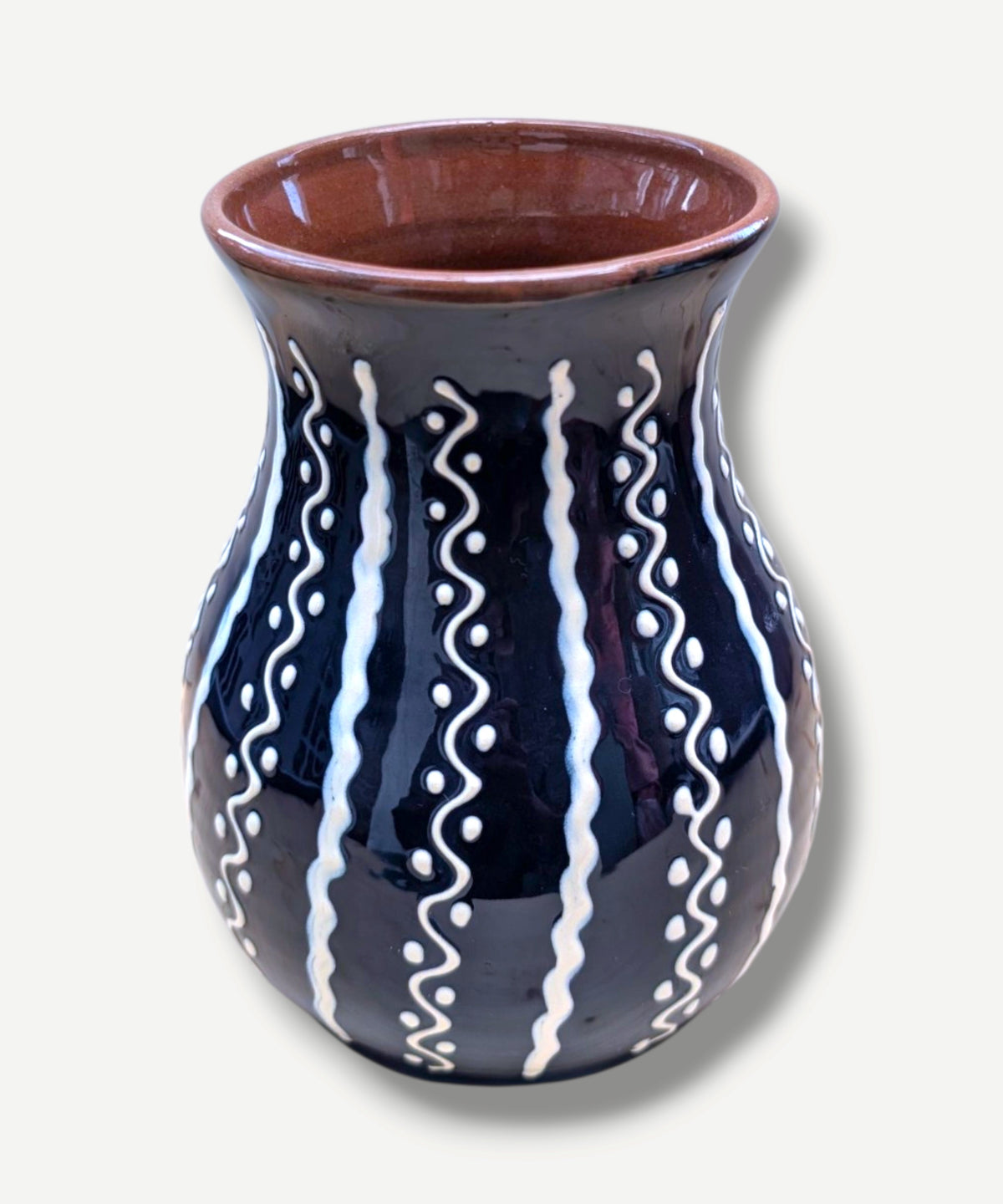 Handmade cobalt-blue Romanian earthenware jug with ecru wavy motifs and a chocolate-brown rim from the SITAR Collection by Casa De Folklore.